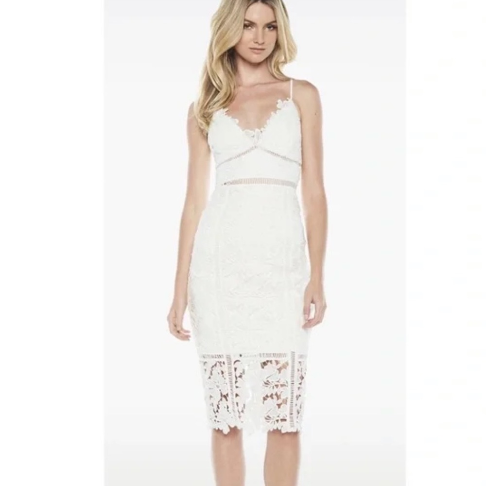 NEW FASHION NOVA White size SMALL.                 Mariposa floral crochet.